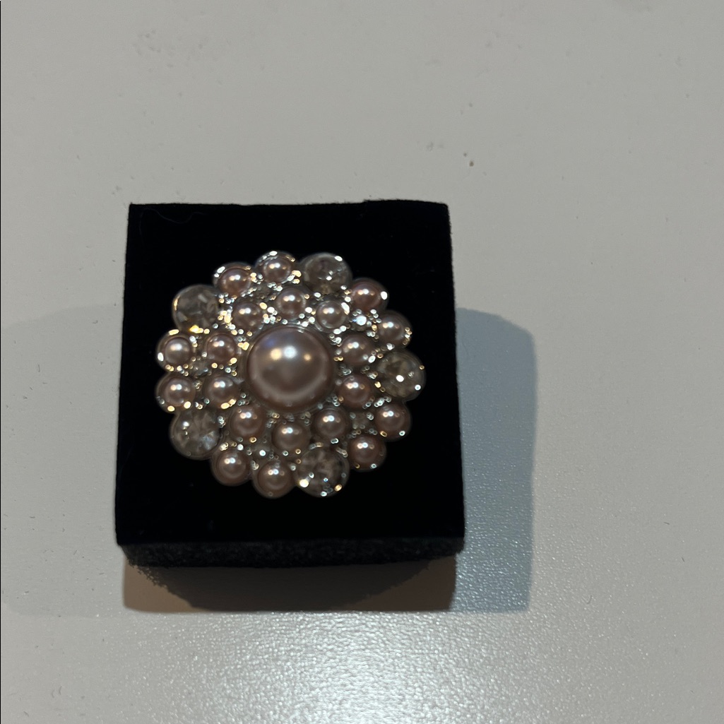 Elegant Pearl And Crystal Stretch Ring